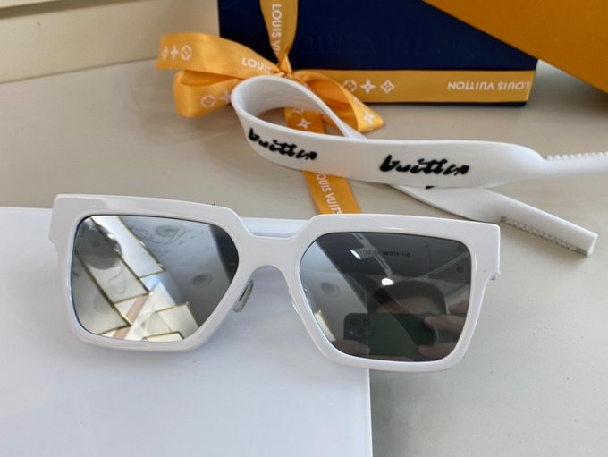 Louis Vuitton Sunglasses ID:20230516-122